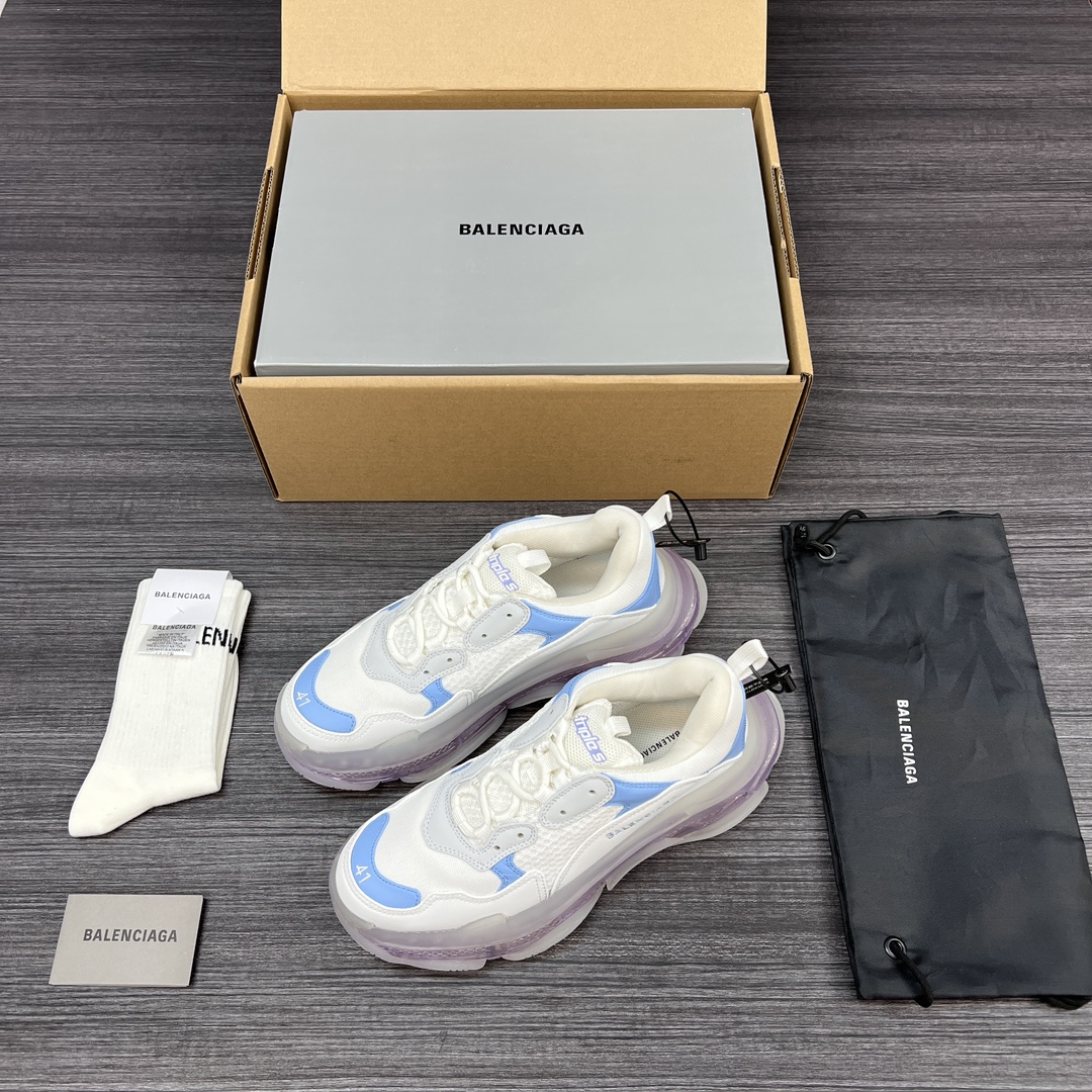 NO:165044,Pure original version Balenciaga Triple S Official air cushion version Pure original version Correct font electric embroidery Correct thickness, position, size Correct side TPU Breathable hole matching Ideal for the original correct air cushion separation sole, pay attention to distinguishing between one shoe and one size marking!  Original outsole made of old craftsmanship, original version is consistent with 