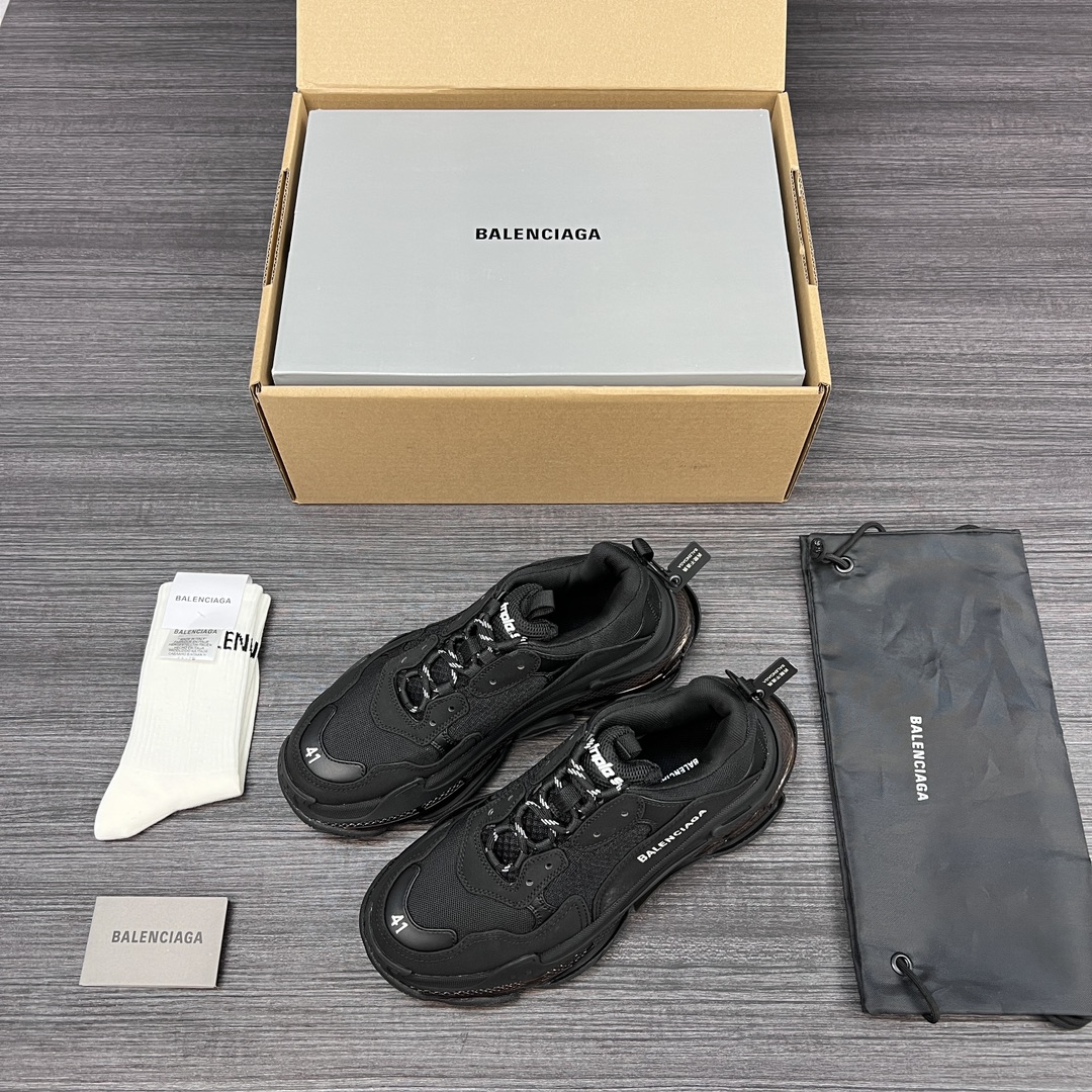 NO:165048,Pure original version Balenciaga Triple S Official air cushion version Pure original version Correct font electric embroidery Correct thickness, position, size Correct side TPU Breathable hole matching Ideal for the original correct air cushion separation sole, pay attention to distinguishing between one shoe and one size marking!  Original outsole made of old craftsmanship, original version is consistent with 