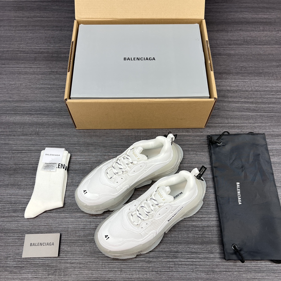 NO:165049,Pure original version Balenciaga Triple S Official air cushion version Pure original version Correct font electric embroidery Correct thickness, position, size Correct side TPU Breathable hole matching Ideal for the original correct air cushion separation sole, pay attention to distinguishing between one shoe and one size marking!  Original outsole made of old craftsmanship, original version is consistent with 