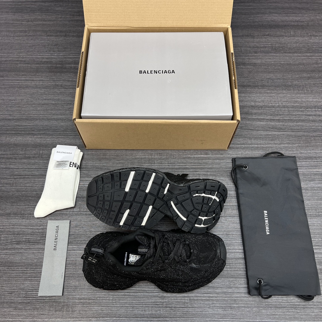 Balenciaga 纯原Balenciaga Phantom Sneaker 巴黎世家全新做旧十代黑钻潮流跑鞋 在延续 Track Trainer 户外轮廓和复杂鞋面结构的同时