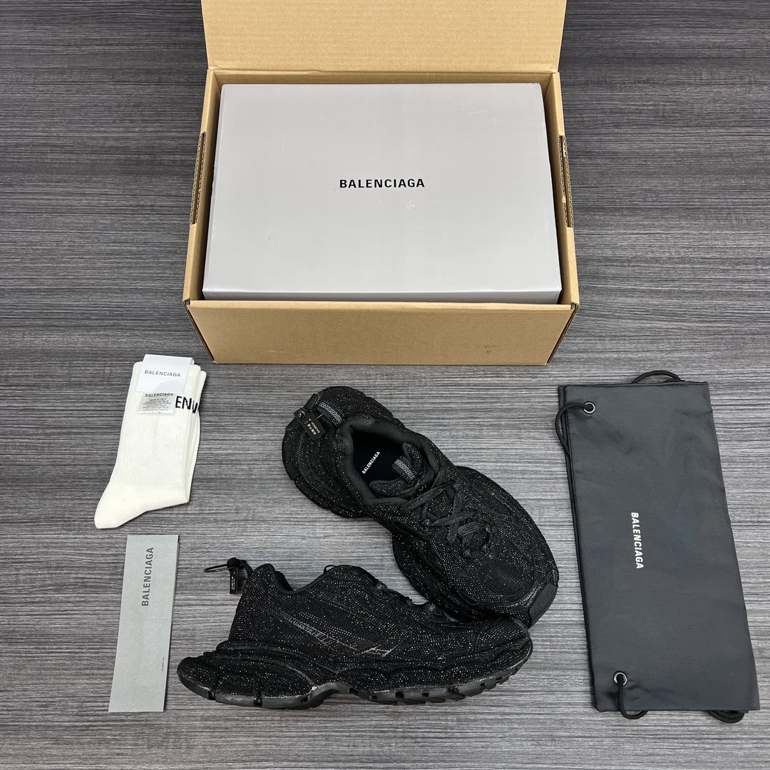 Balenciaga 纯原Balenciaga Phantom Sneaker 巴黎世家全新做旧十代黑钻潮流跑鞋 在延续 Track Trainer 户外轮廓和复杂鞋面结构的同时