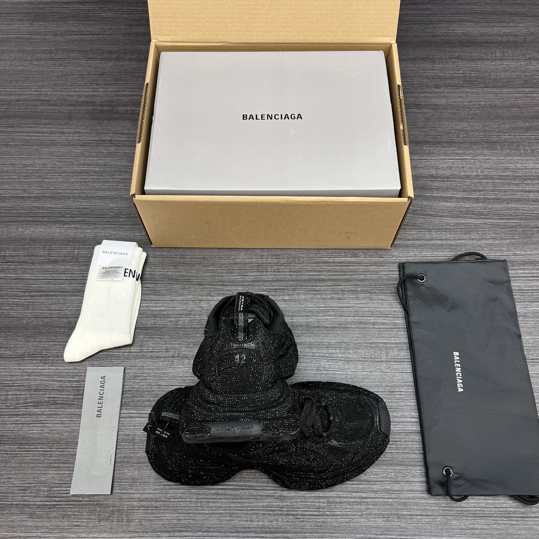 Balenciaga 纯原Balenciaga Phantom Sneaker 巴黎世家全新做旧十代黑钻潮流跑鞋 在延续 Track Trainer 户外轮廓和复杂鞋面结构的同时