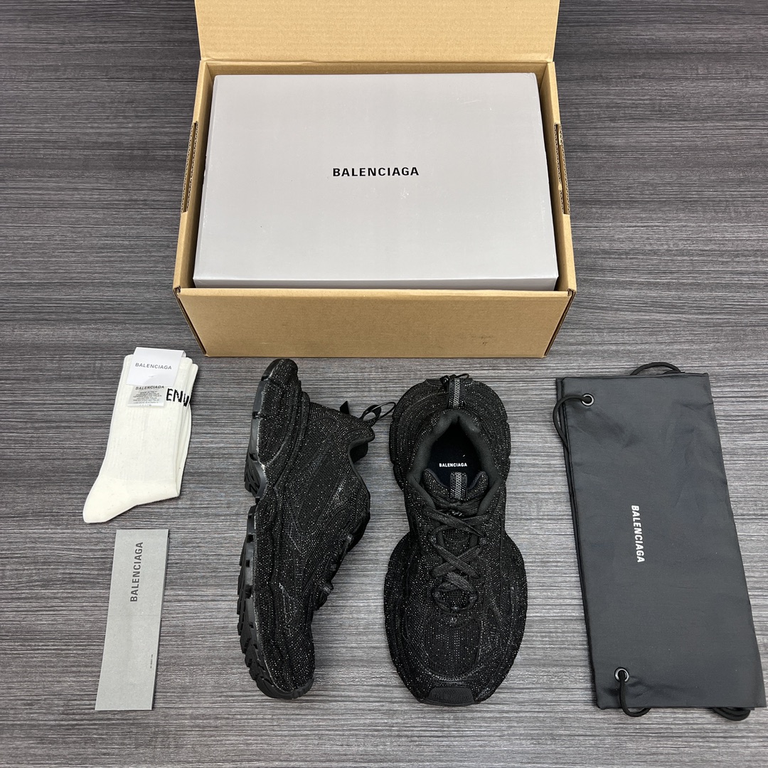 Balenciaga 纯原Balenciaga Phantom Sneaker 巴黎世家全新做旧十代黑钻潮流跑鞋 在延续 Track Trainer 户外轮廓和复杂鞋面结构的同时