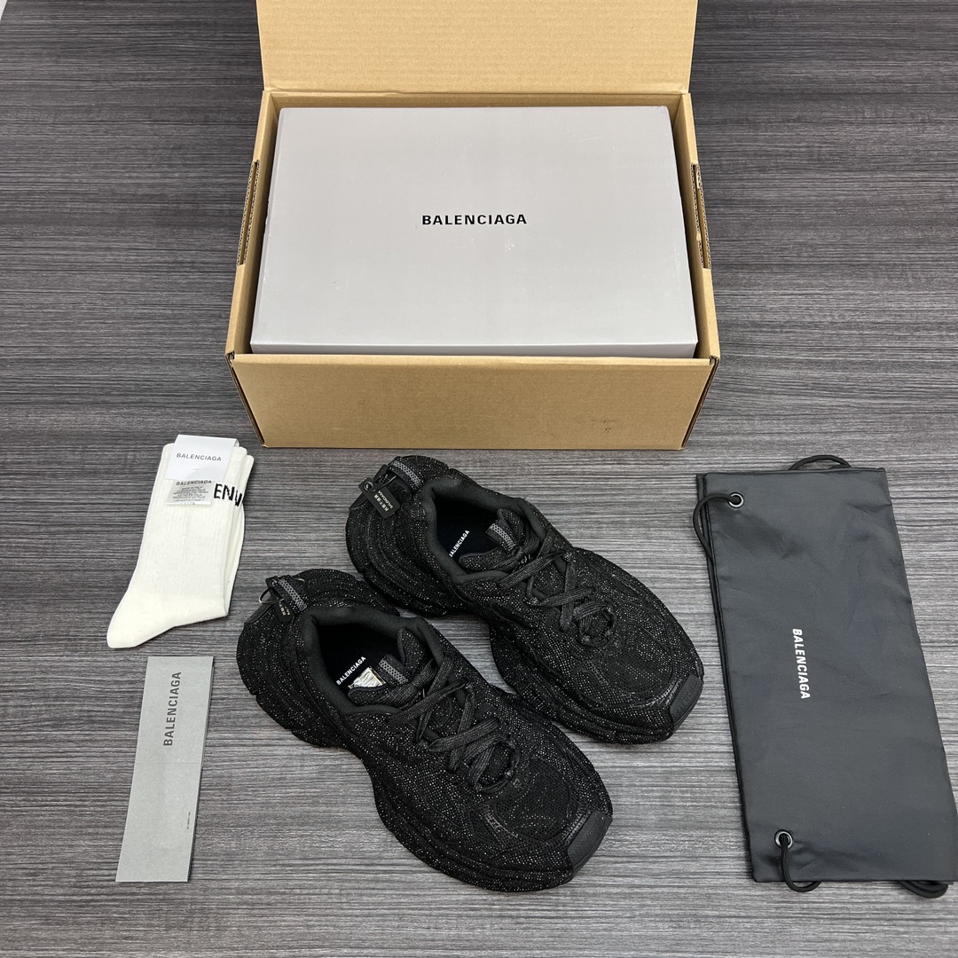 Balenciaga 纯原Balenciaga Phantom Sneaker 巴黎世家全新做旧十代黑钻潮流跑鞋 在延续 Track Trainer 户外轮廓和复杂鞋面结构的同时