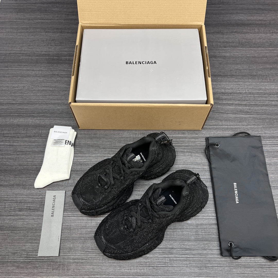 Balenciaga 纯原Balenciaga Phantom Sneaker 巴黎世家全新做旧十代黑钻潮流跑鞋 在延续 Track Trainer 户外轮廓和复杂鞋面结构的同时