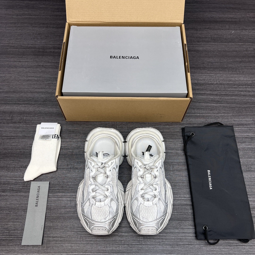 Balenciaga 纯 本Balenciaga Phantom Sneaker 巴黎世家全新做旧 3XL半拖 十代白银半拖做旧潮流跑鞋 在延续 Track Trainer 户外轮廓和复杂鞋面结构的同时