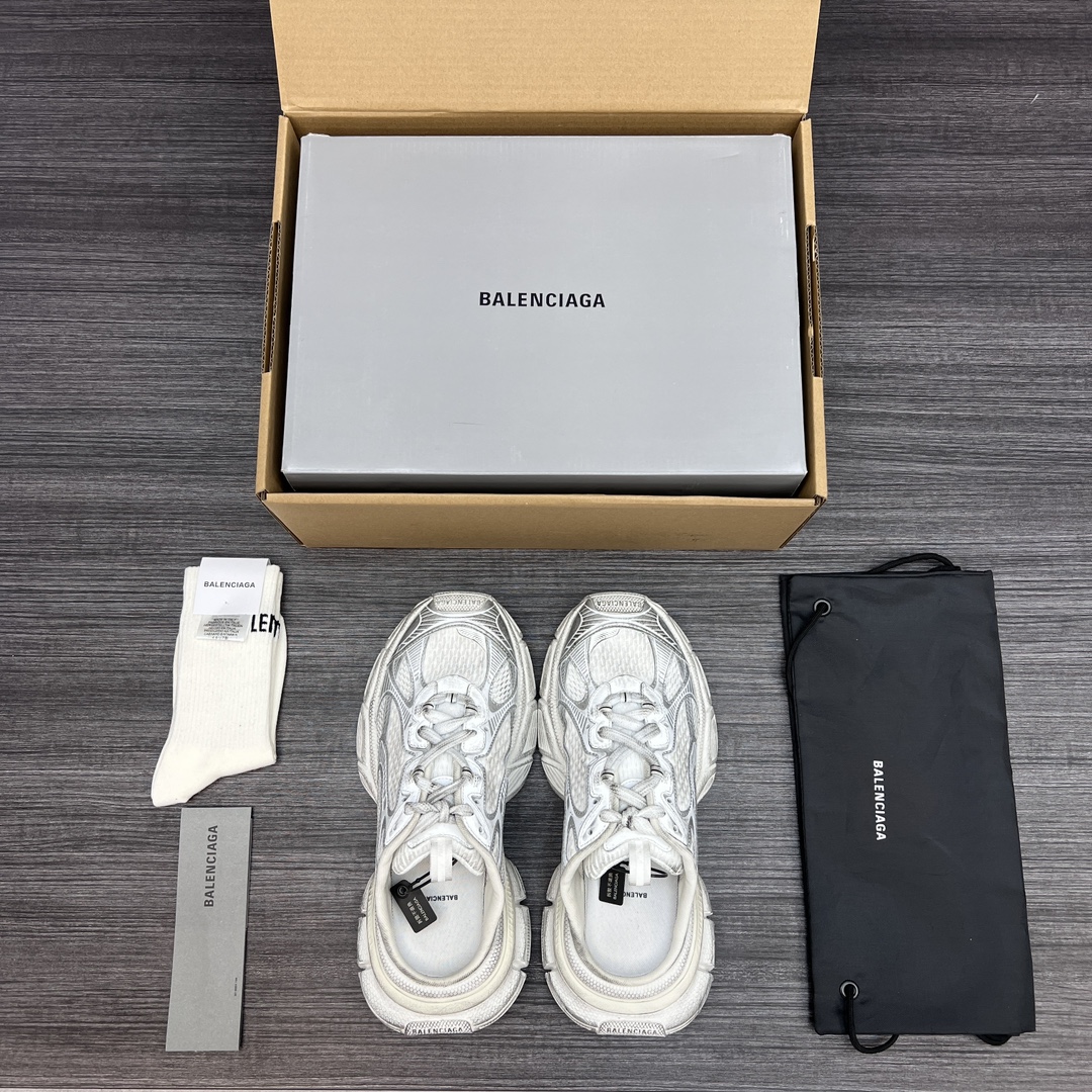 Balenciaga 纯 本Balenciaga Phantom Sneaker 巴黎世家全新做旧 3XL半拖 十代白银半拖做旧潮流跑鞋 在延续 Track Trainer 户外轮廓和复杂鞋面结构的同时