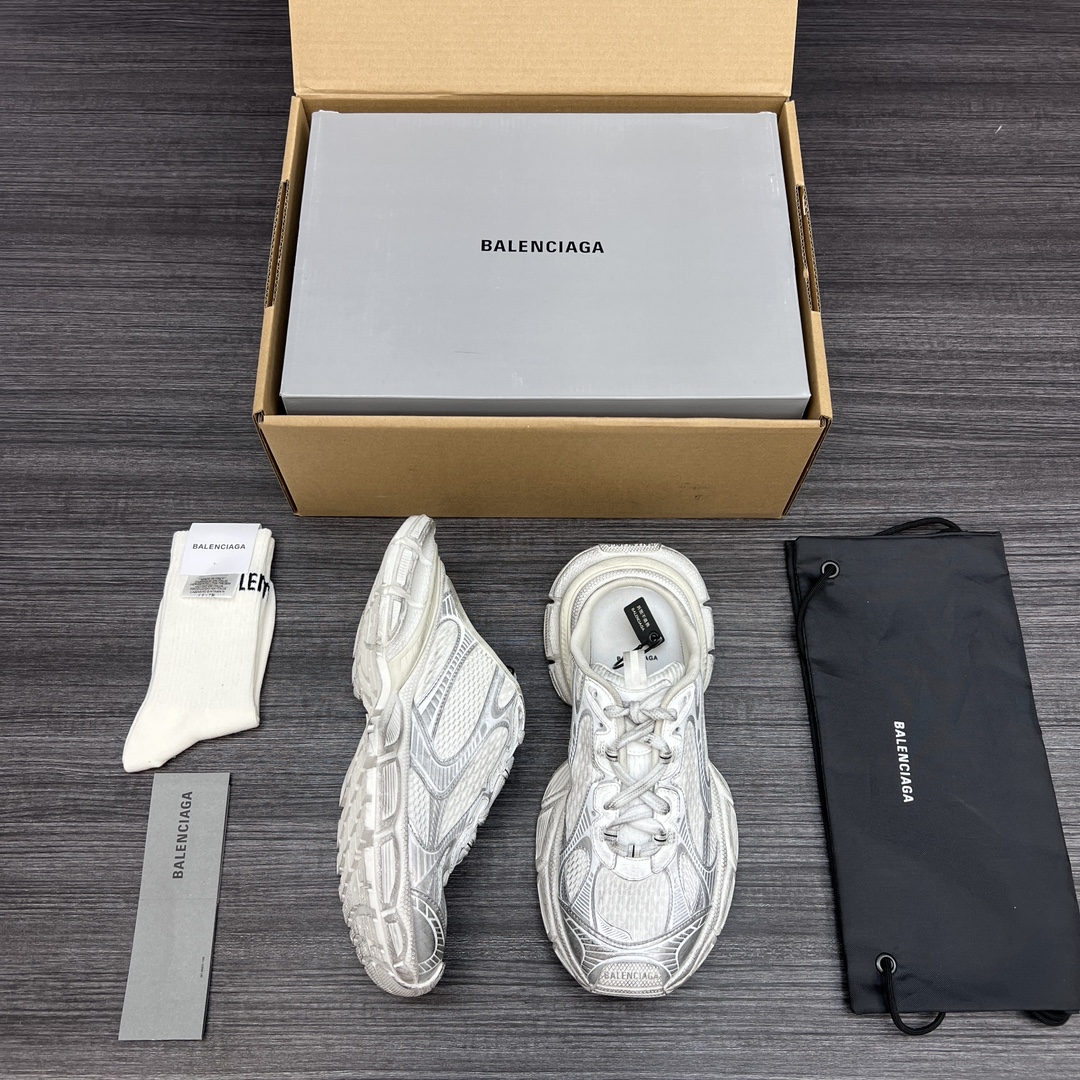 Balenciaga 纯 本Balenciaga Phantom Sneaker 巴黎世家全新做旧 3XL半拖 十代白银半拖做旧潮流跑鞋 在延续 Track Trainer 户外轮廓和复杂鞋面结构的同时