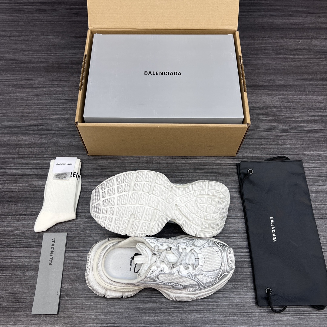 Balenciaga 纯 本Balenciaga Phantom Sneaker 巴黎世家全新做旧 3XL半拖 十代白银半拖做旧潮流跑鞋 在延续 Track Trainer 户外轮廓和复杂鞋面结构的同时