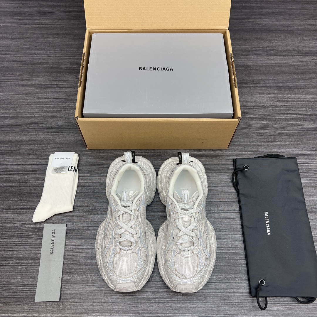 Balenciaga 纯原Balenciaga Phantom Sneaker 巴黎世家全新做旧十代白银钻潮流跑鞋 在延续 Track Trainer 户外轮廓和复杂鞋面结构的同时