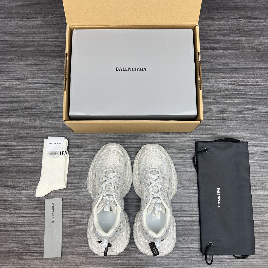 Balenciaga 纯原Balenciaga Phantom Sneaker 巴黎世家全新做旧十代白银钻潮流跑鞋 在延续 Track Trainer 户外轮廓和复杂鞋面结构的同时