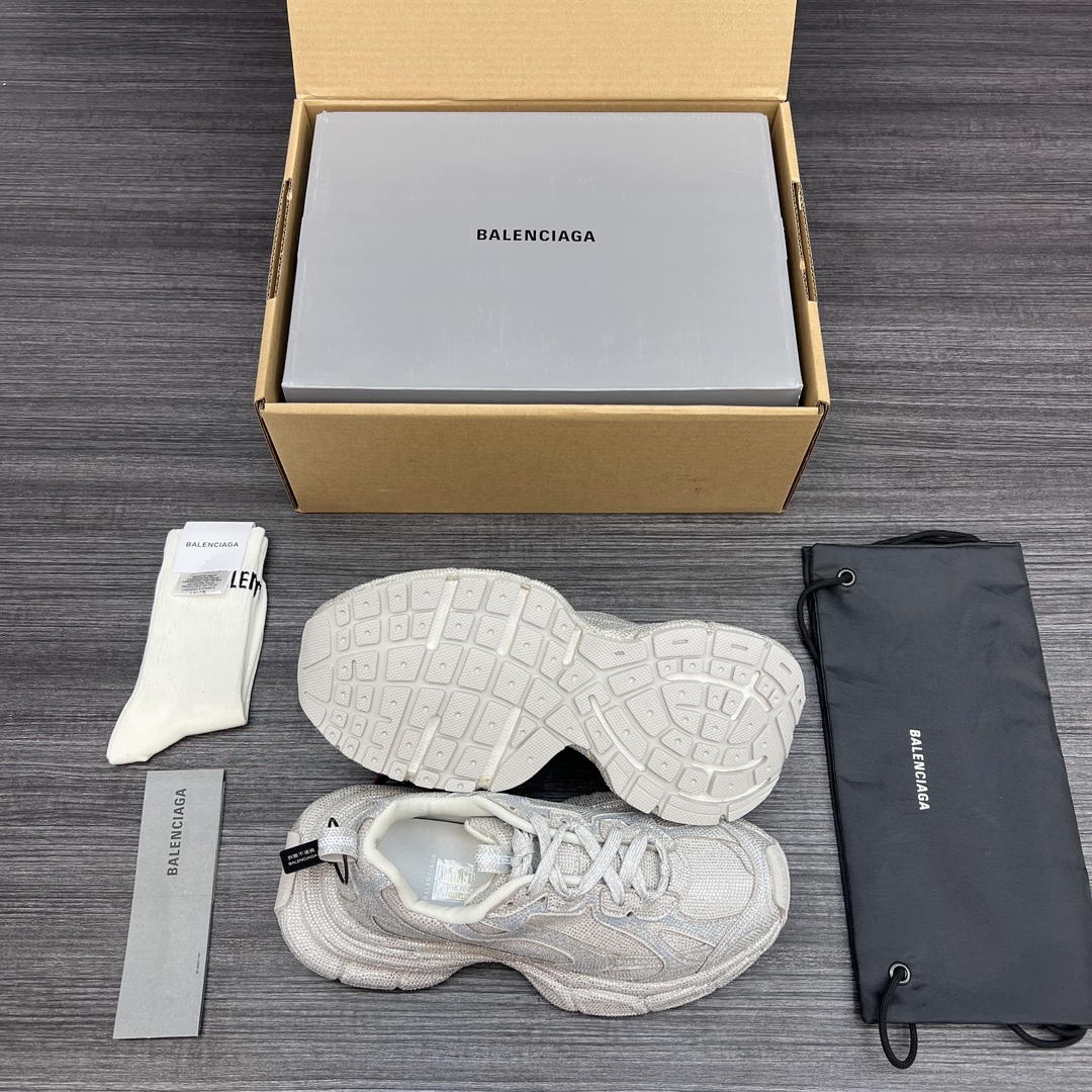 Balenciaga 纯原Balenciaga Phantom Sneaker 巴黎世家全新做旧十代白银钻潮流跑鞋 在延续 Track Trainer 户外轮廓和复杂鞋面结构的同时