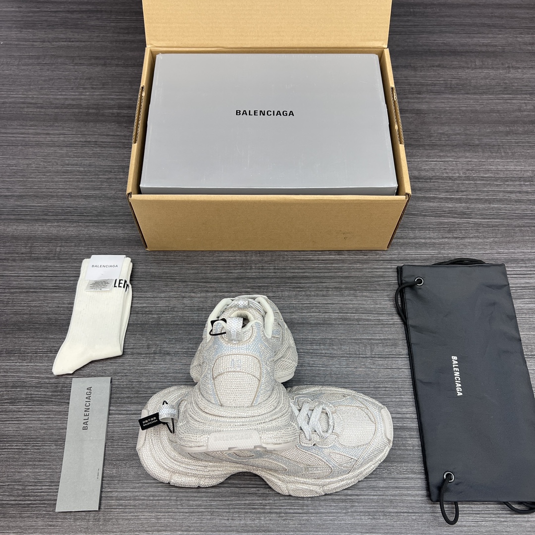 Balenciaga 纯原Balenciaga Phantom Sneaker 巴黎世家全新做旧十代白银钻潮流跑鞋 在延续 Track Trainer 户外轮廓和复杂鞋面结构的同时