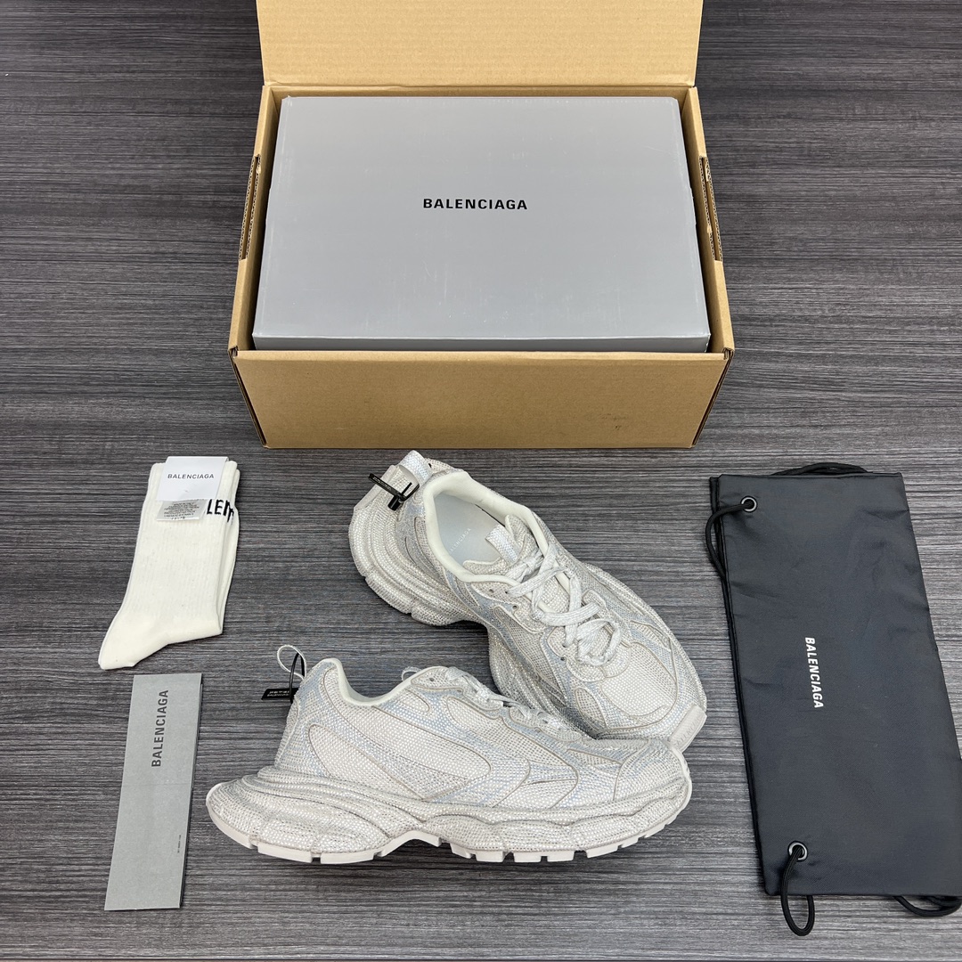 Balenciaga 纯原Balenciaga Phantom Sneaker 巴黎世家全新做旧十代白银钻潮流跑鞋 在延续 Track Trainer 户外轮廓和复杂鞋面结构的同时