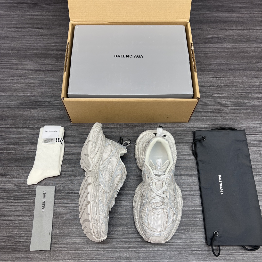 Balenciaga 纯原Balenciaga Phantom Sneaker 巴黎世家全新做旧十代白银钻潮流跑鞋 在延续 Track Trainer 户外轮廓和复杂鞋面结构的同时