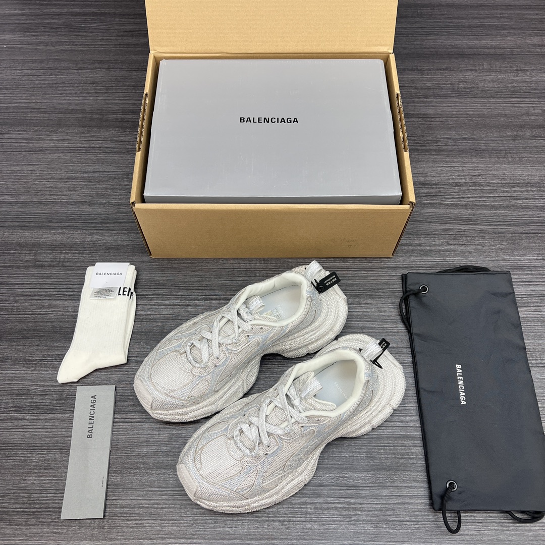 Balenciaga 纯原Balenciaga Phantom Sneaker 巴黎世家全新做旧十代白银钻潮流跑鞋 在延续 Track Trainer 户外轮廓和复杂鞋面结构的同时