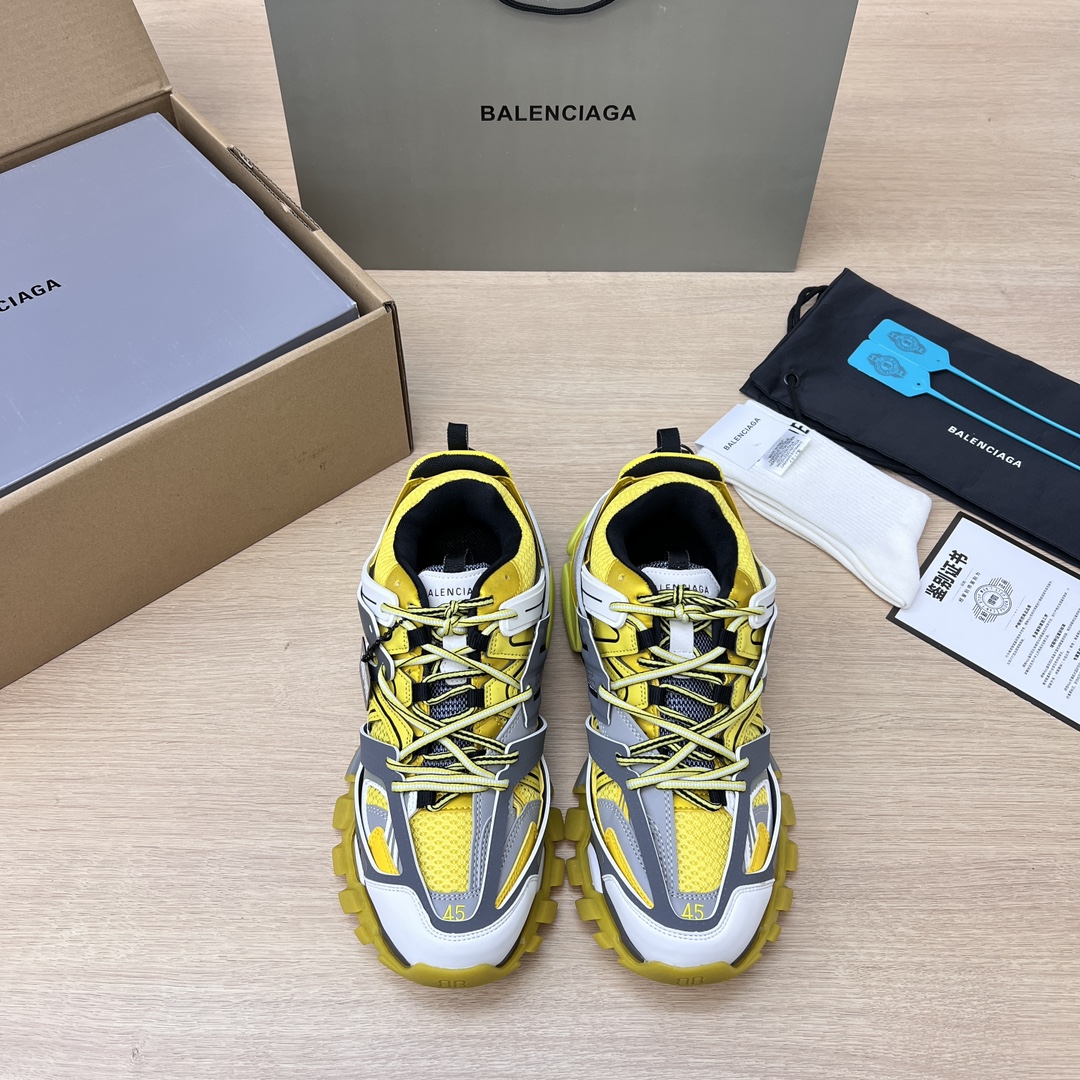 NO:258422,Intermediate Balenciaga, Balenciaga, Daddy Shoes, Third Generation Track 3.0. It caused a strong response when walking on the show. The upper is composed of 108 sub-films, the most difficult in history!  Combining multi-layer outsole TPU   EVA   RB ~ the upper sole process is more difficult than the first generation. Packaging: Full set of Dewu accessories reinforced aircraft box packaging!  Number of codes: 36-45 (positive code), daddy shoes, balenciaga, balenciaga19860909中级Balenciaga 巴黎世家 老爹鞋 三代 track 3.0.秀场走秀时就引起强烈反响 鞋面总共108个子片组合而成,史上难度最大！多层大底TPU EVA RB组合成～鞋面鞋底工艺比初代还更加高难度. 包装:全套得物配件加固飞机盒包装！ 码数:36-45码(正码),老爹鞋,balenciaga,balenciaga,Women's Shoes