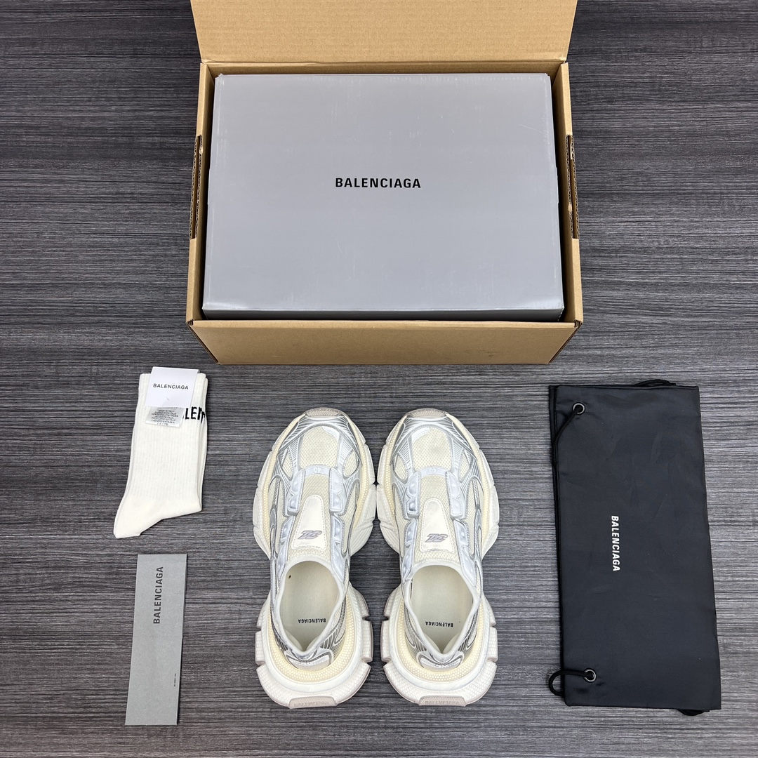 Balenciaga 纯 本Balenciaga Phantom Sneaker 巴黎世家3XL米银色一脚蹬 在延续 Track Trainer 户外轮廓和复杂鞋面结构的同时