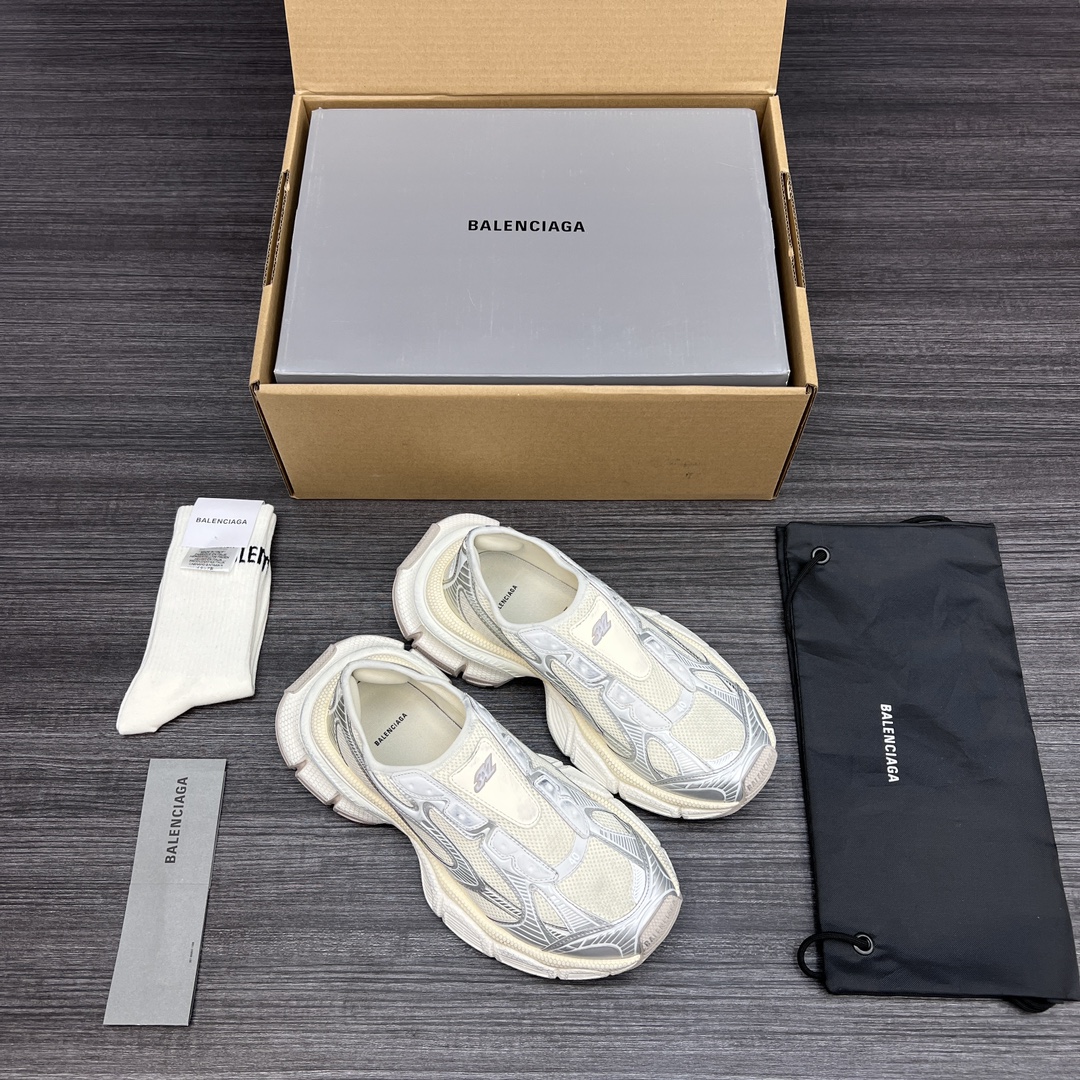 Balenciaga 纯 本Balenciaga Phantom Sneaker 巴黎世家3XL米银色一脚蹬 在延续 Track Trainer 户外轮廓和复杂鞋面结构的同时