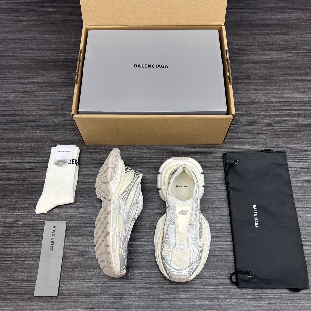 Balenciaga 纯 本Balenciaga Phantom Sneaker 巴黎世家3XL米银色一脚蹬 在延续 Track Trainer 户外轮廓和复杂鞋面结构的同时