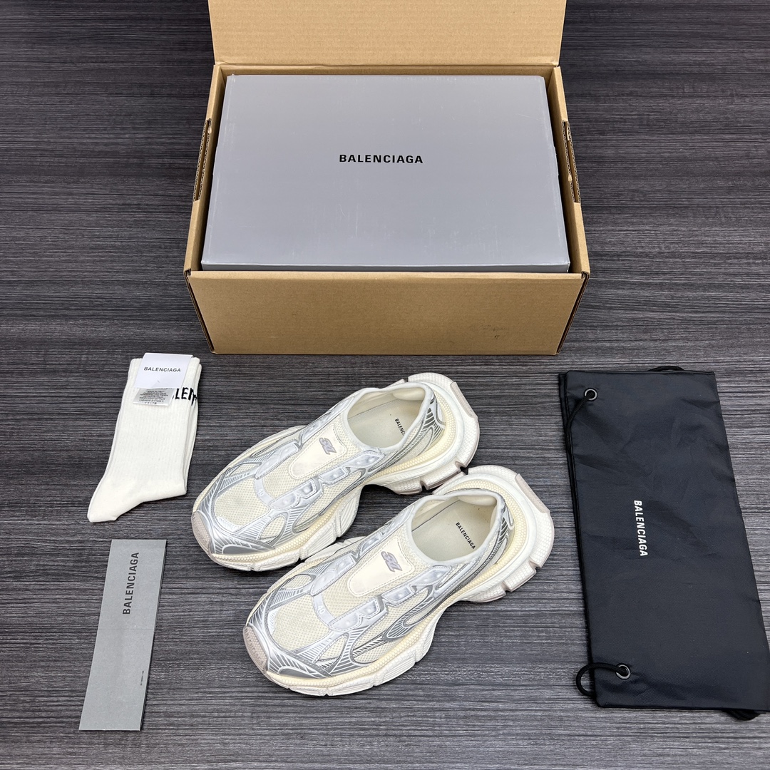 Balenciaga 纯 本Balenciaga Phantom Sneaker 巴黎世家3XL米银色一脚蹬 在延续 Track Trainer 户外轮廓和复杂鞋面结构的同时
