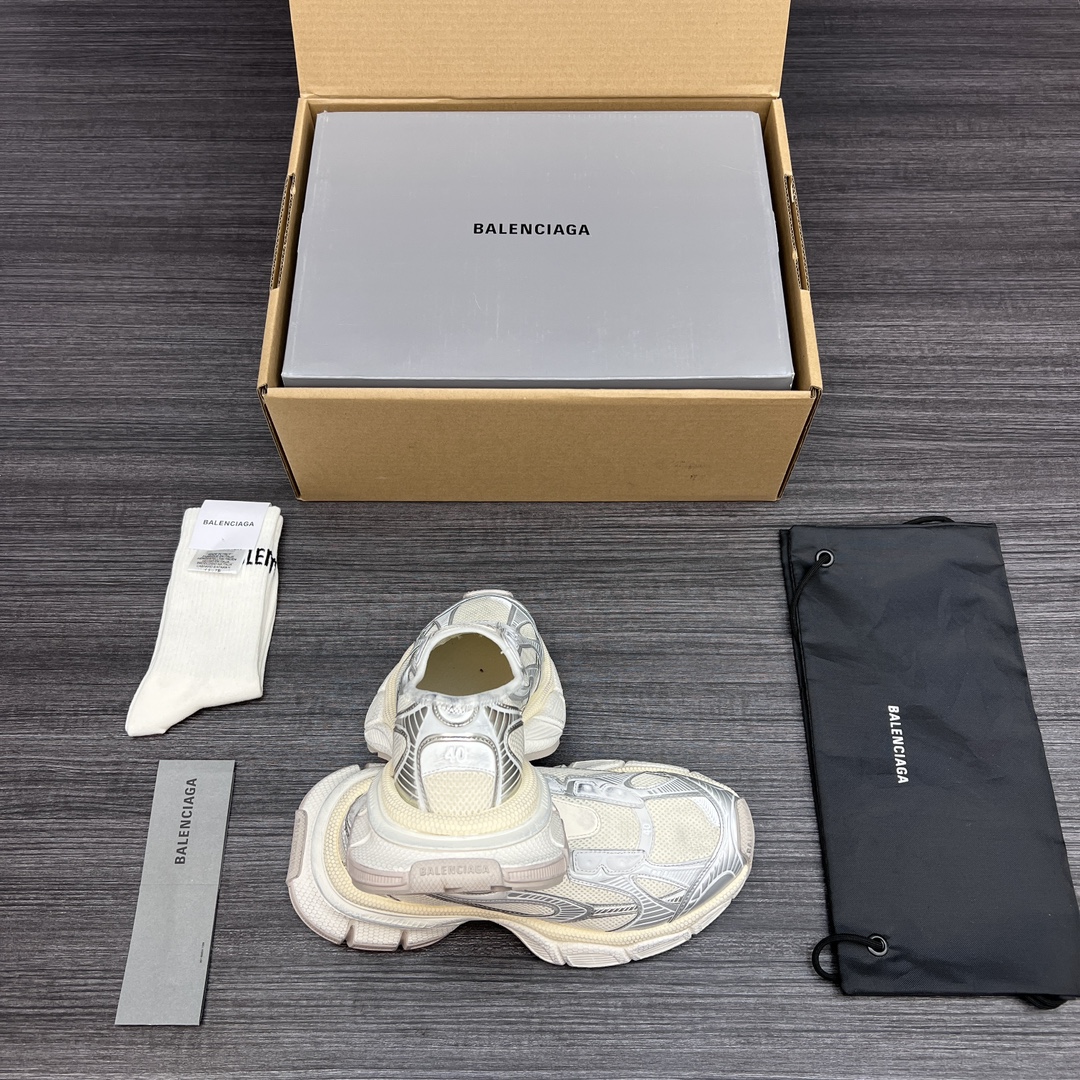 Balenciaga 纯 本Balenciaga Phantom Sneaker 巴黎世家3XL米银色一脚蹬 在延续 Track Trainer 户外轮廓和复杂鞋面结构的同时