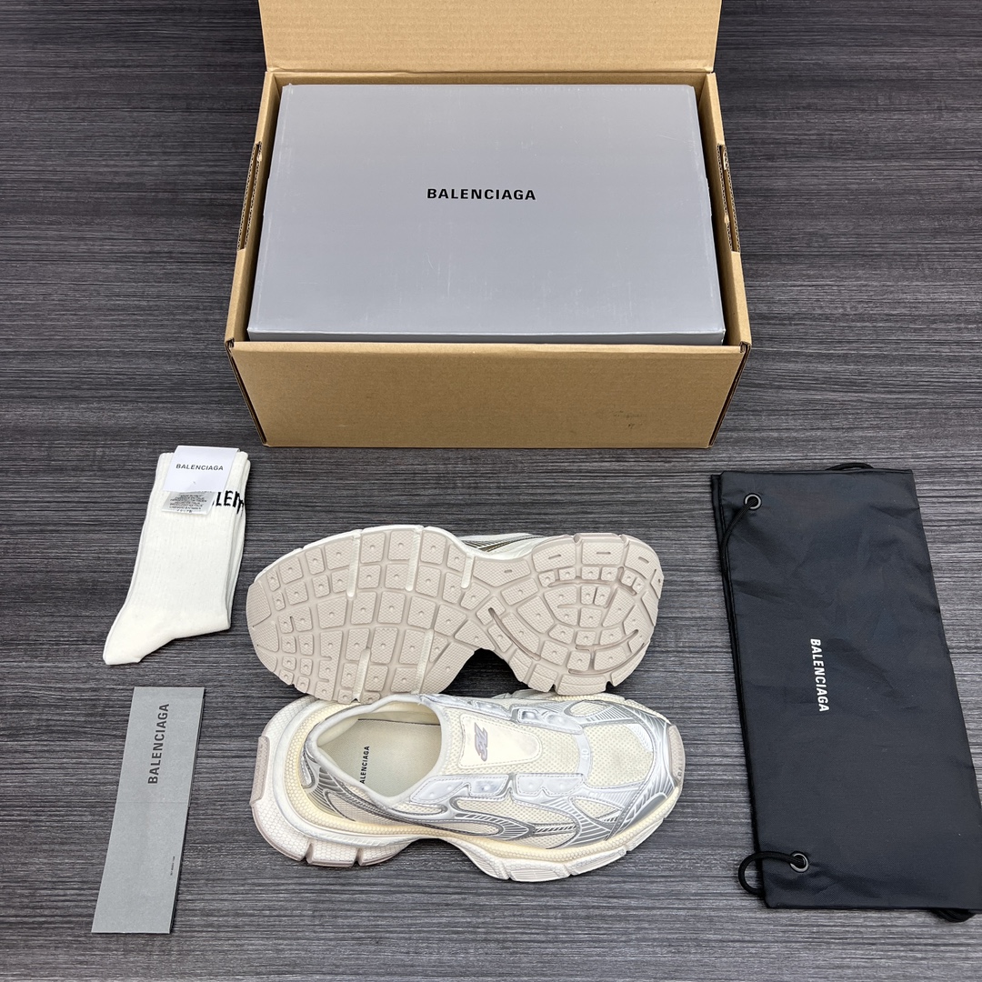 Balenciaga 纯 本Balenciaga Phantom Sneaker 巴黎世家3XL米银色一脚蹬 在延续 Track Trainer 户外轮廓和复杂鞋面结构的同时