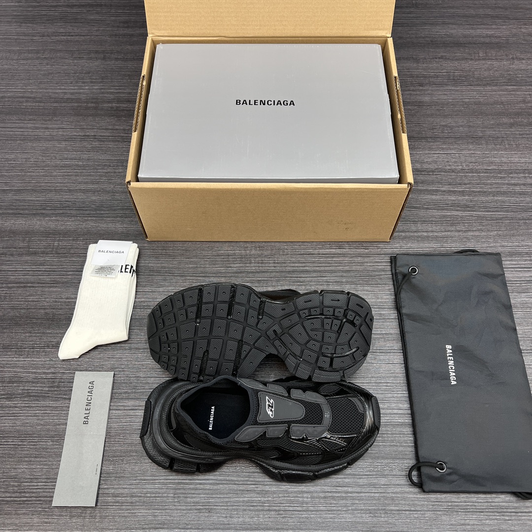 Balenciaga 纯 本Balenciaga Phantom Sneaker 巴黎世家3XL黑色一脚蹬 在延续 Track Trainer 户外轮廓和复杂鞋面结构的同时