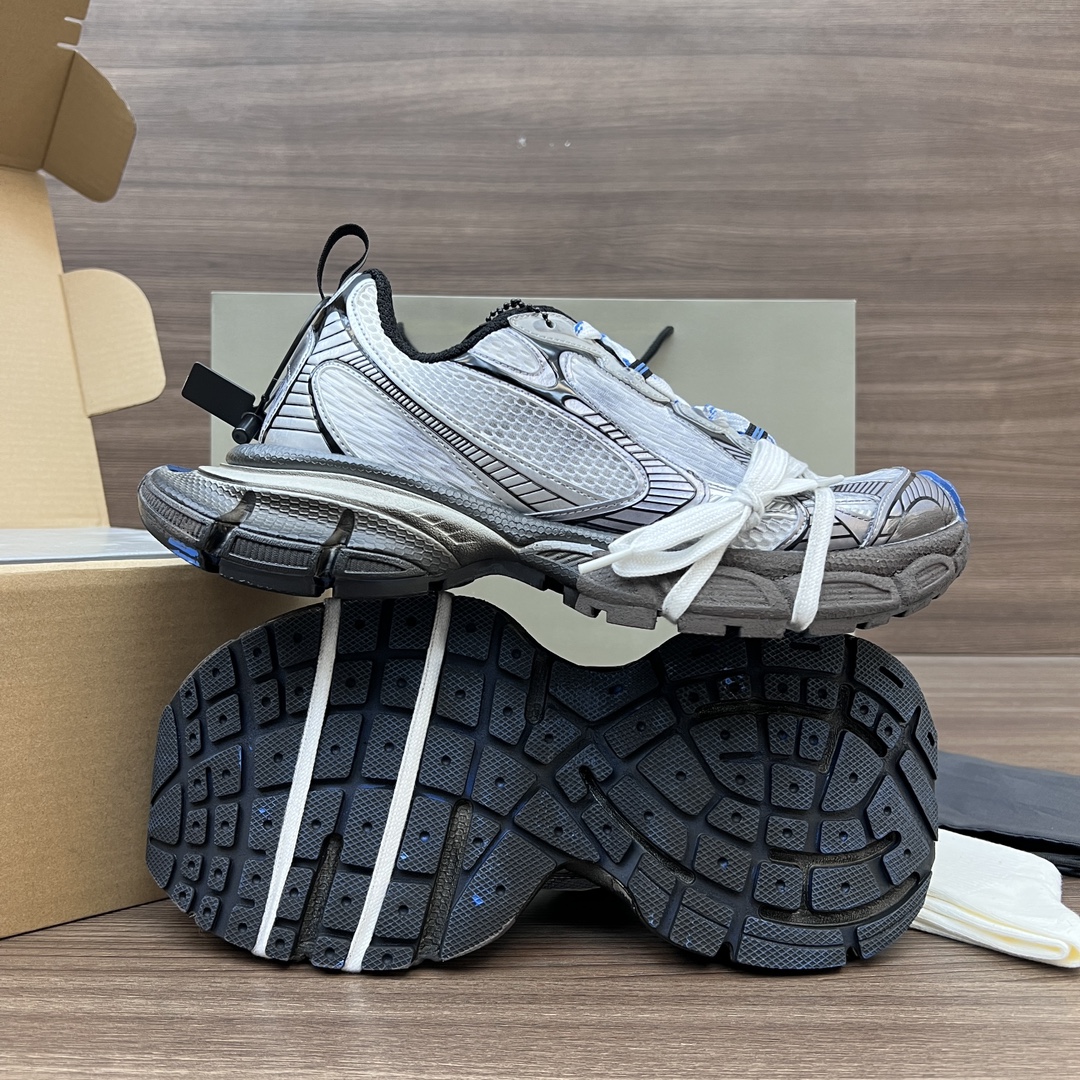 Balenciaga Balenciaga Phantom Sneaker 3XL 巴黎世家全新做旧 十代银蓝泥染做旧 潮流跑鞋 在延续 Track Trainer 户外轮廓和复杂鞋面结构的同时