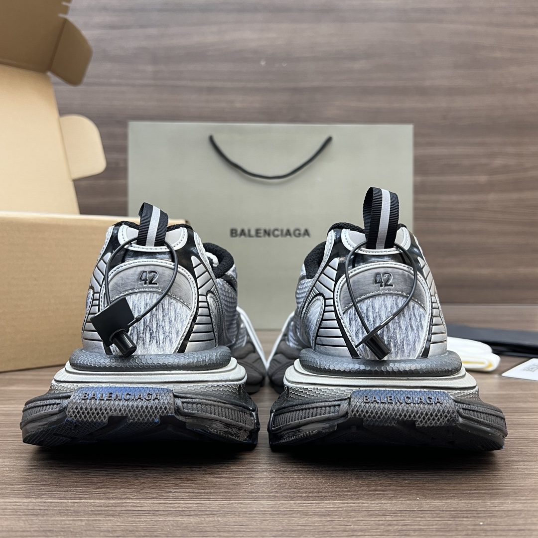 Balenciaga Balenciaga Phantom Sneaker 3XL 巴黎世家全新做旧 十代银蓝泥染做旧 潮流跑鞋 在延续 Track Trainer 户外轮廓和复杂鞋面结构的同时