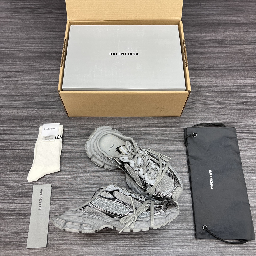 Balenciaga 纯 本Balenciaga Phantom Sneaker 巴黎世家全新做旧 3XL半拖 十代深灰半拖做旧潮流跑鞋 在延续 Track Trainer 户外轮廓和复杂鞋面结构的同时