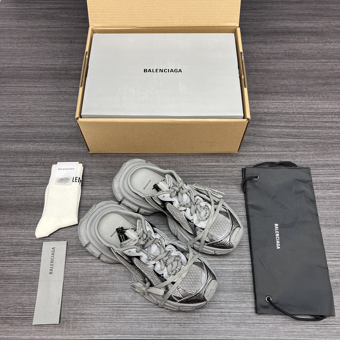 Balenciaga 纯 本Balenciaga Phantom Sneaker 巴黎世家全新做旧 3XL半拖 十代深灰半拖做旧潮流跑鞋 在延续 Track Trainer 户外轮廓和复杂鞋面结构的同时