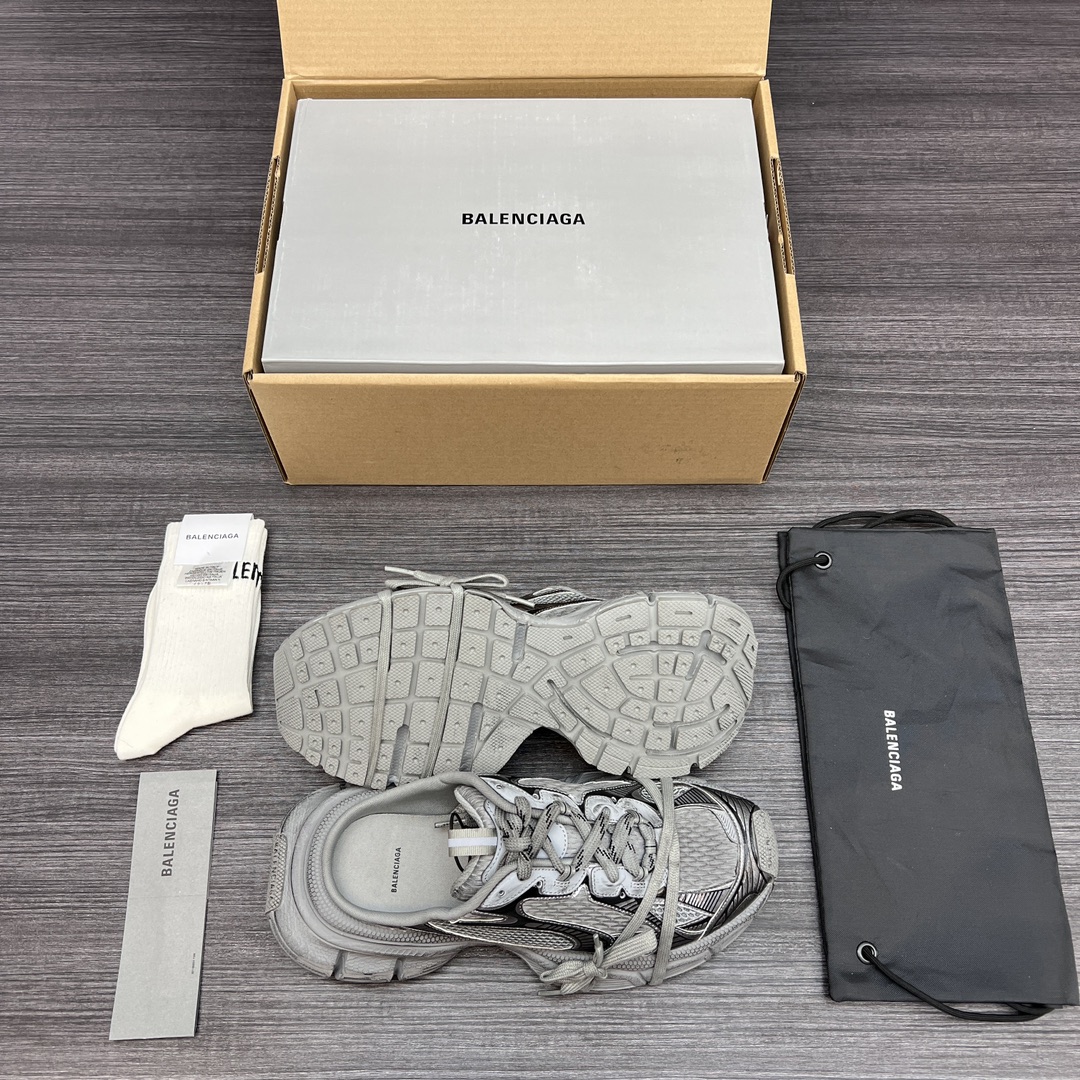 Balenciaga 纯 本Balenciaga Phantom Sneaker 巴黎世家全新做旧 3XL半拖 十代深灰半拖做旧潮流跑鞋 在延续 Track Trainer 户外轮廓和复杂鞋面结构的同时