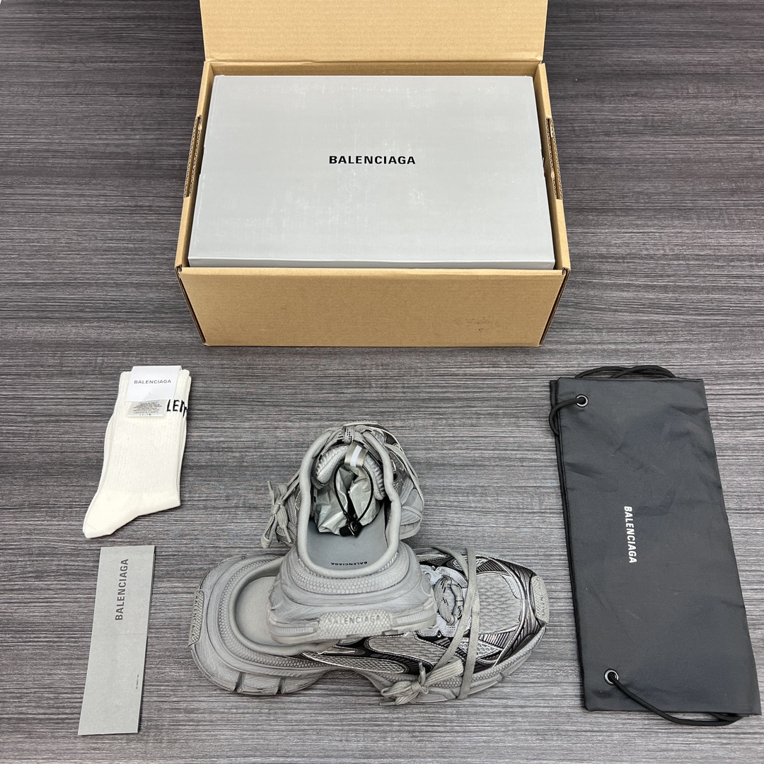 Balenciaga 纯 本Balenciaga Phantom Sneaker 巴黎世家全新做旧 3XL半拖 十代深灰半拖做旧潮流跑鞋 在延续 Track Trainer 户外轮廓和复杂鞋面结构的同时
