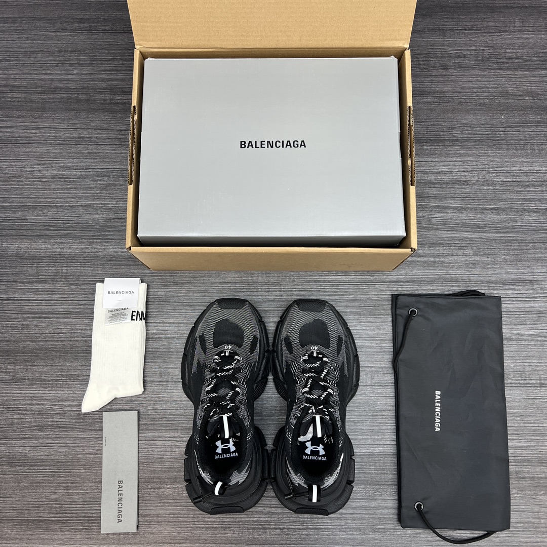 Balenciaga 纯 本Balenciaga x Under Armour 3XL 舒适 防滑耐磨 低帮 生活休闲鞋 巴黎世家全新做旧十代潮流跑鞋 在延续 Track Trainer 户外轮廓和复杂鞋面结构的同时