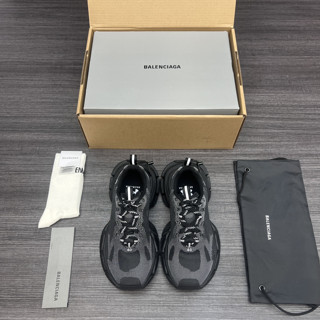 Balenciaga 纯 本Balenciaga x Under Armour 3XL 舒适 防滑耐磨 低帮 生活休闲鞋 巴黎世家全新做旧十代潮流跑鞋 在延续 Track Trainer 户外轮廓和复杂鞋面结构的同时