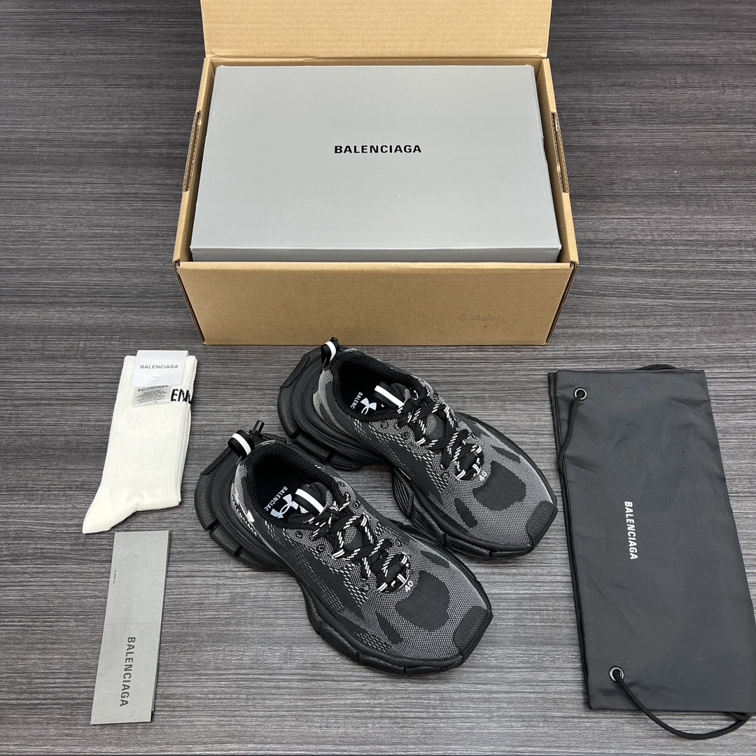 Balenciaga 纯 本Balenciaga x Under Armour 3XL 舒适 防滑耐磨 低帮 生活休闲鞋 巴黎世家全新做旧十代潮流跑鞋 在延续 Track Trainer 户外轮廓和复杂鞋面结构的同时