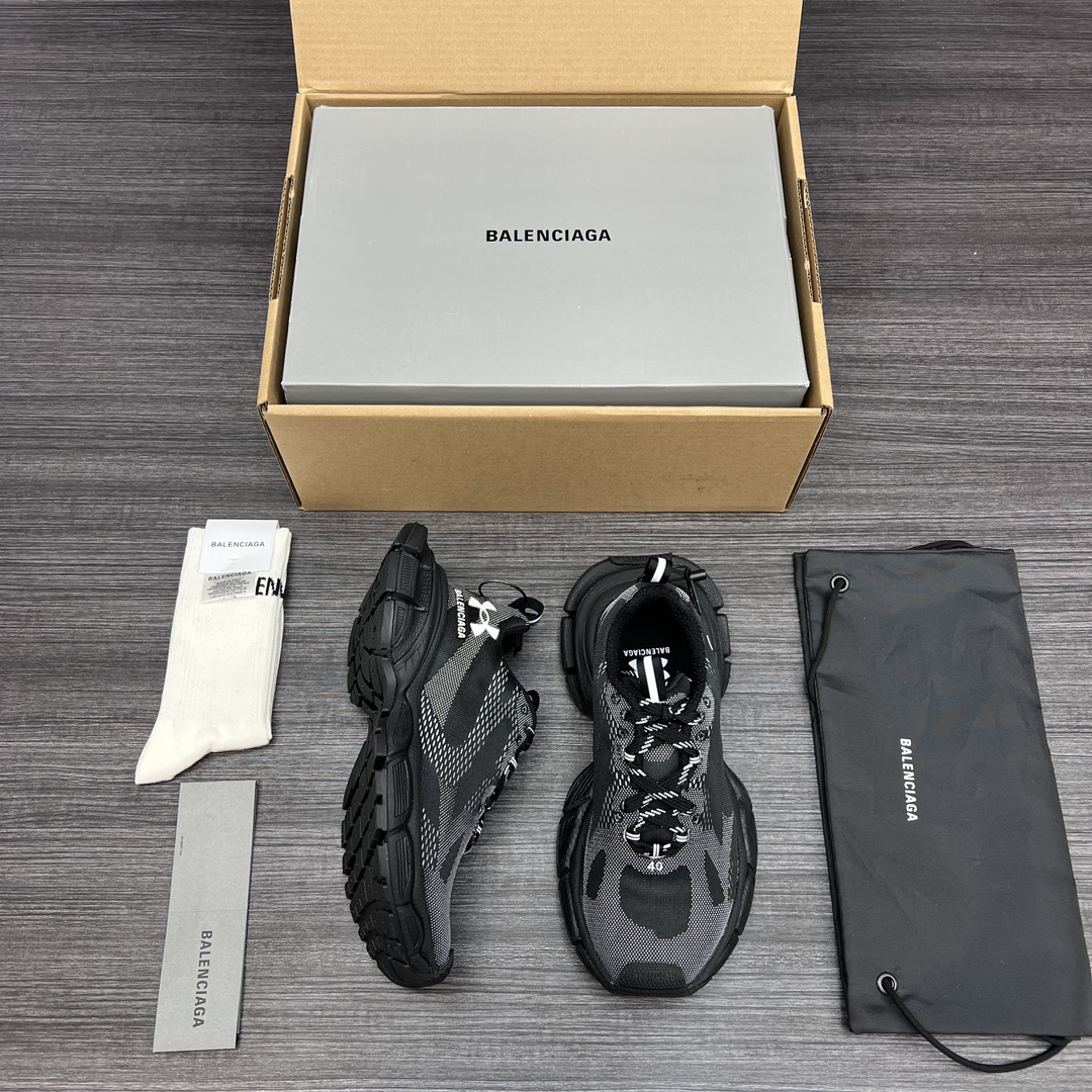 Balenciaga 纯 本Balenciaga x Under Armour 3XL 舒适 防滑耐磨 低帮 生活休闲鞋 巴黎世家全新做旧十代潮流跑鞋 在延续 Track Trainer 户外轮廓和复杂鞋面结构的同时