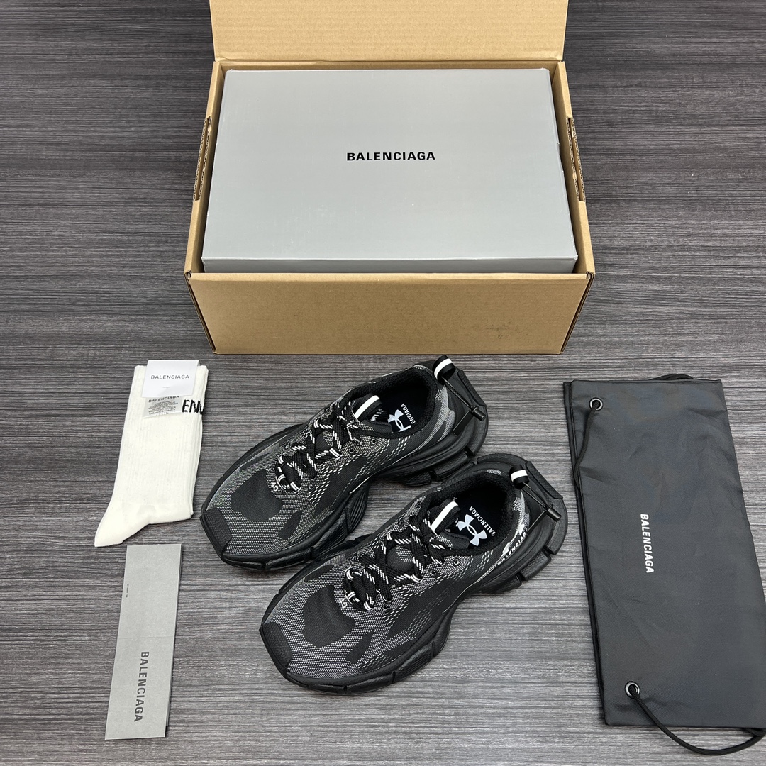 Balenciaga 纯 本Balenciaga x Under Armour 3XL 舒适 防滑耐磨 低帮 生活休闲鞋 巴黎世家全新做旧十代潮流跑鞋 在延续 Track Trainer 户外轮廓和复杂鞋面结构的同时