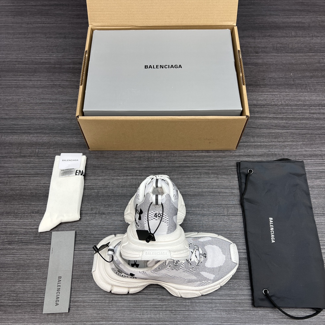 Balenciaga 纯 本Balenciaga x Under Armour 3XL 舒适 防滑耐磨 低帮 生活休闲鞋 巴黎世家全新做旧十代潮流跑鞋 在延续 Track Trainer 户外轮廓和复杂鞋面结构的同时