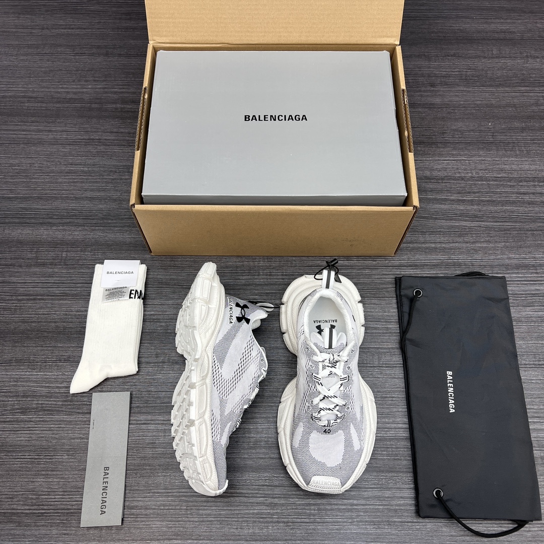 Balenciaga 纯 本Balenciaga x Under Armour 3XL 舒适 防滑耐磨 低帮 生活休闲鞋 巴黎世家全新做旧十代潮流跑鞋 在延续 Track Trainer 户外轮廓和复杂鞋面结构的同时