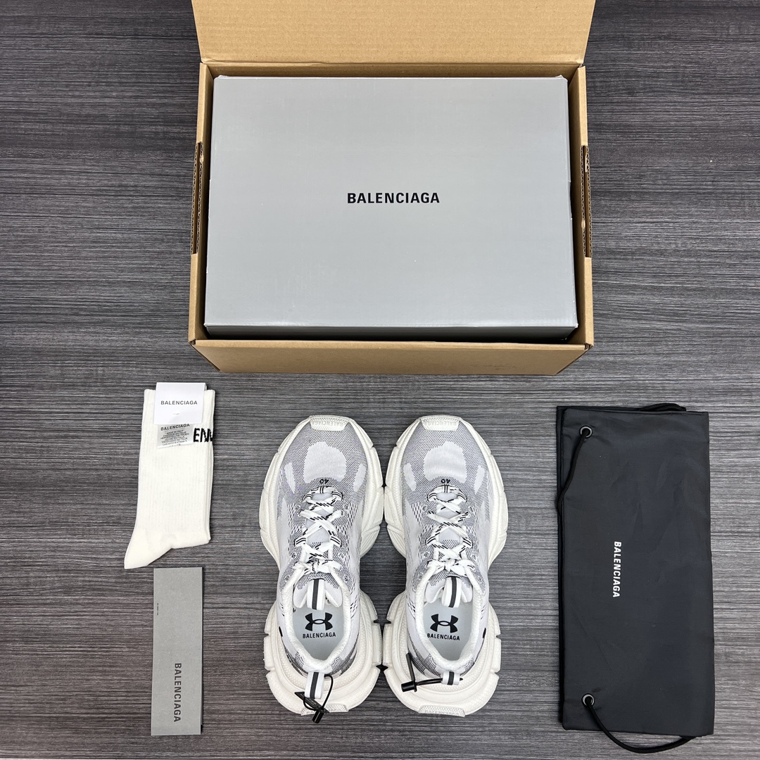 Balenciaga 纯 本Balenciaga x Under Armour 3XL 舒适 防滑耐磨 低帮 生活休闲鞋 巴黎世家全新做旧十代潮流跑鞋 在延续 Track Trainer 户外轮廓和复杂鞋面结构的同时