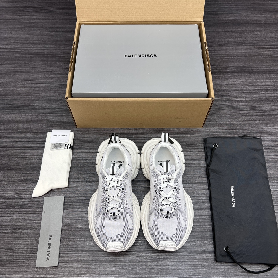 Balenciaga 纯 本Balenciaga x Under Armour 3XL 舒适 防滑耐磨 低帮 生活休闲鞋 巴黎世家全新做旧十代潮流跑鞋 在延续 Track Trainer 户外轮廓和复杂鞋面结构的同时