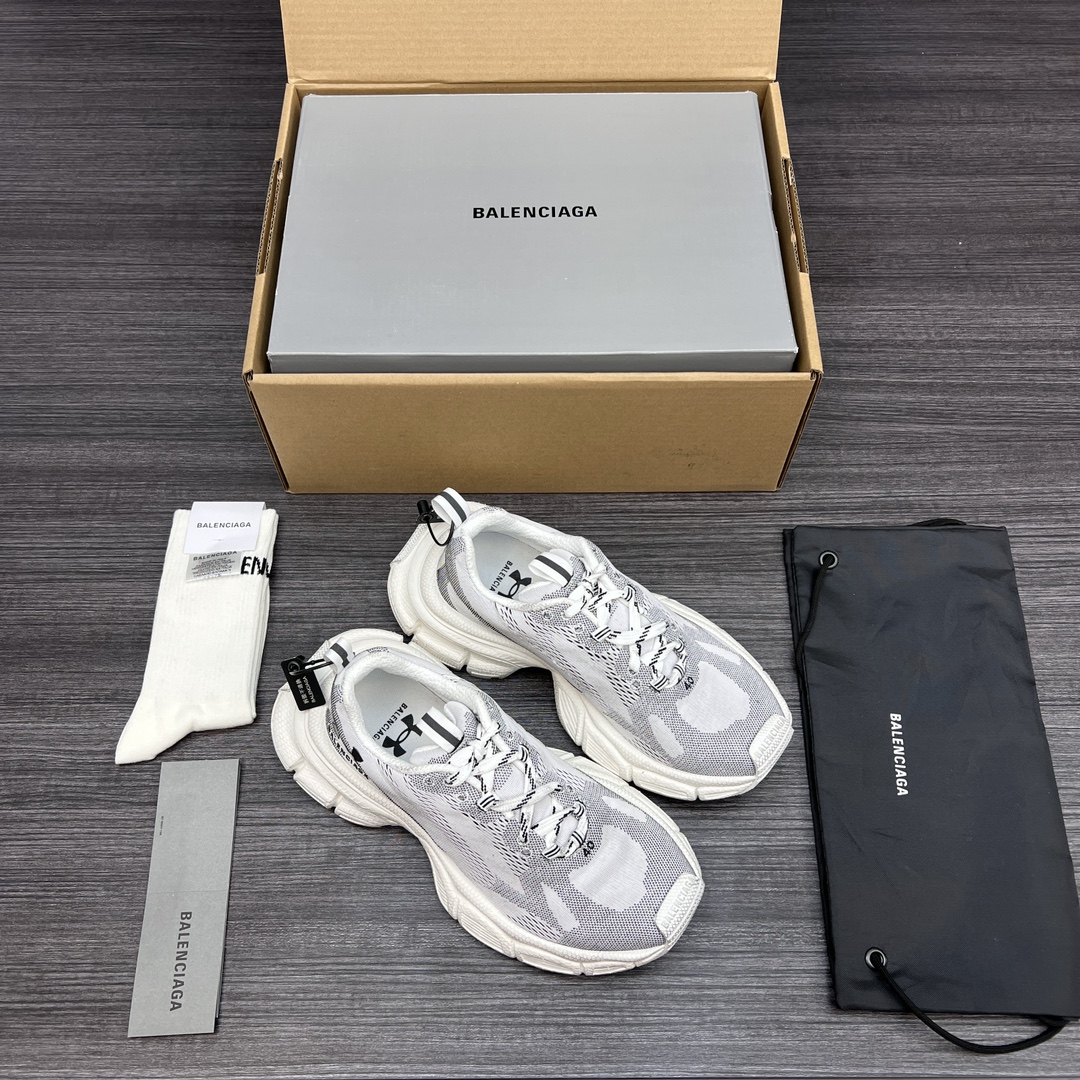 Balenciaga 纯 本Balenciaga x Under Armour 3XL 舒适 防滑耐磨 低帮 生活休闲鞋 巴黎世家全新做旧十代潮流跑鞋 在延续 Track Trainer 户外轮廓和复杂鞋面结构的同时