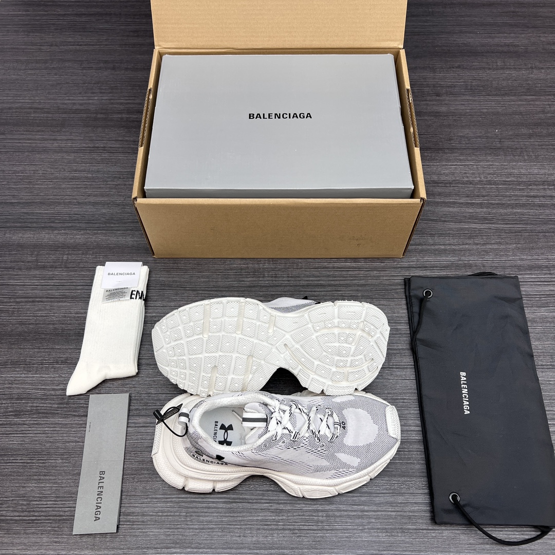 Balenciaga 纯 本Balenciaga x Under Armour 3XL 舒适 防滑耐磨 低帮 生活休闲鞋 巴黎世家全新做旧十代潮流跑鞋 在延续 Track Trainer 户外轮廓和复杂鞋面结构的同时