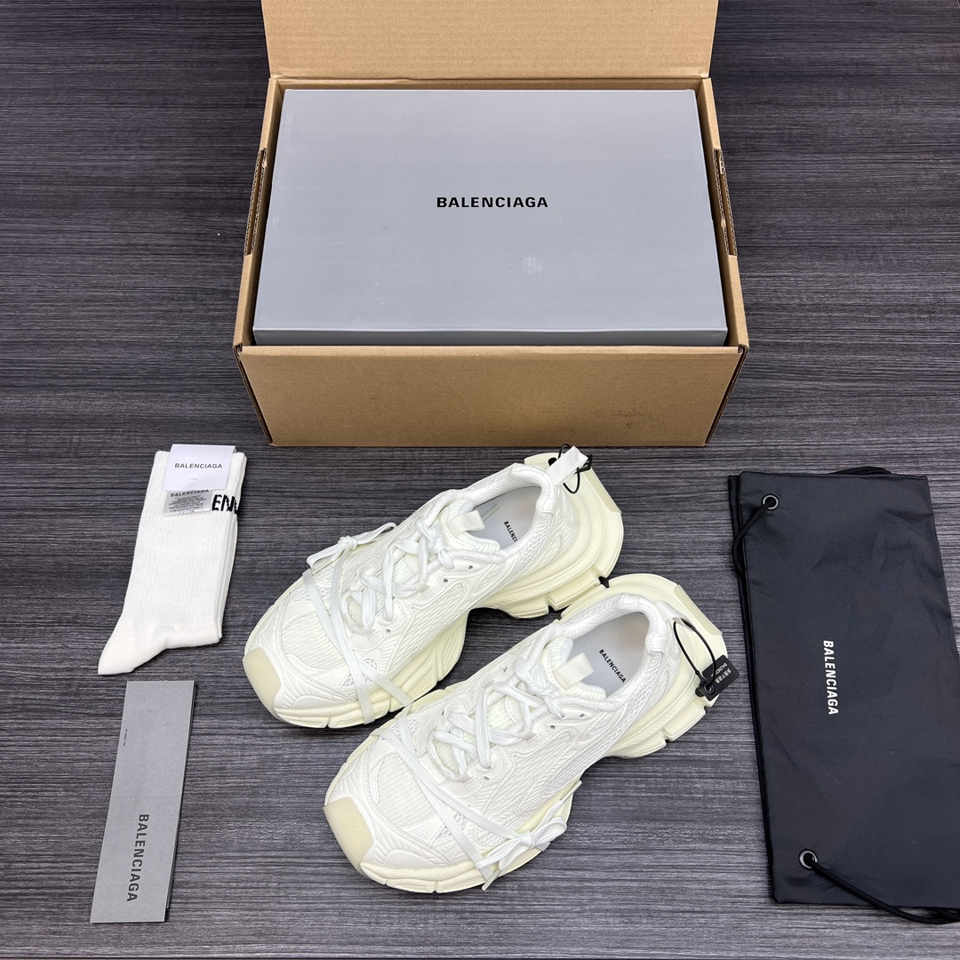 NO:228943,The pure original version of Balenciaga Phantom Sneaker is a brand new and old 3XL 10th generation white luminous trend running shoes. While continuing the outdoor contour and complex upper structure of the Track Trainer, the new version adds transparent strap parts to the heel, making the whole shoe look more retro. Packaging: Full set of original packaging reinforced aircraft box packaging!  Number of codes: 35-46 codes!  (One size larger, wear 42 shots and 41 shots), casual shoes/sports shoes, balenciaga, balenciaga, tom ford, sneakers19860909纯原版本Balenciaga Phantom Sneaker 巴黎世家全新做旧 3XL 十代白夜光潮流跑鞋 在延续 Track Trainer 户外轮廓和复杂鞋面结构的同时,新版本在后跟位置增加了透明带的部件,整鞋看起来更加复古. 包装:全套原版包装加固飞机盒包装！ 码数:35-46码！(偏大一码 穿42拍41),休闲鞋/运动鞋,balenciaga,balenciaga,tom ford,sneakers,Women's Shoes