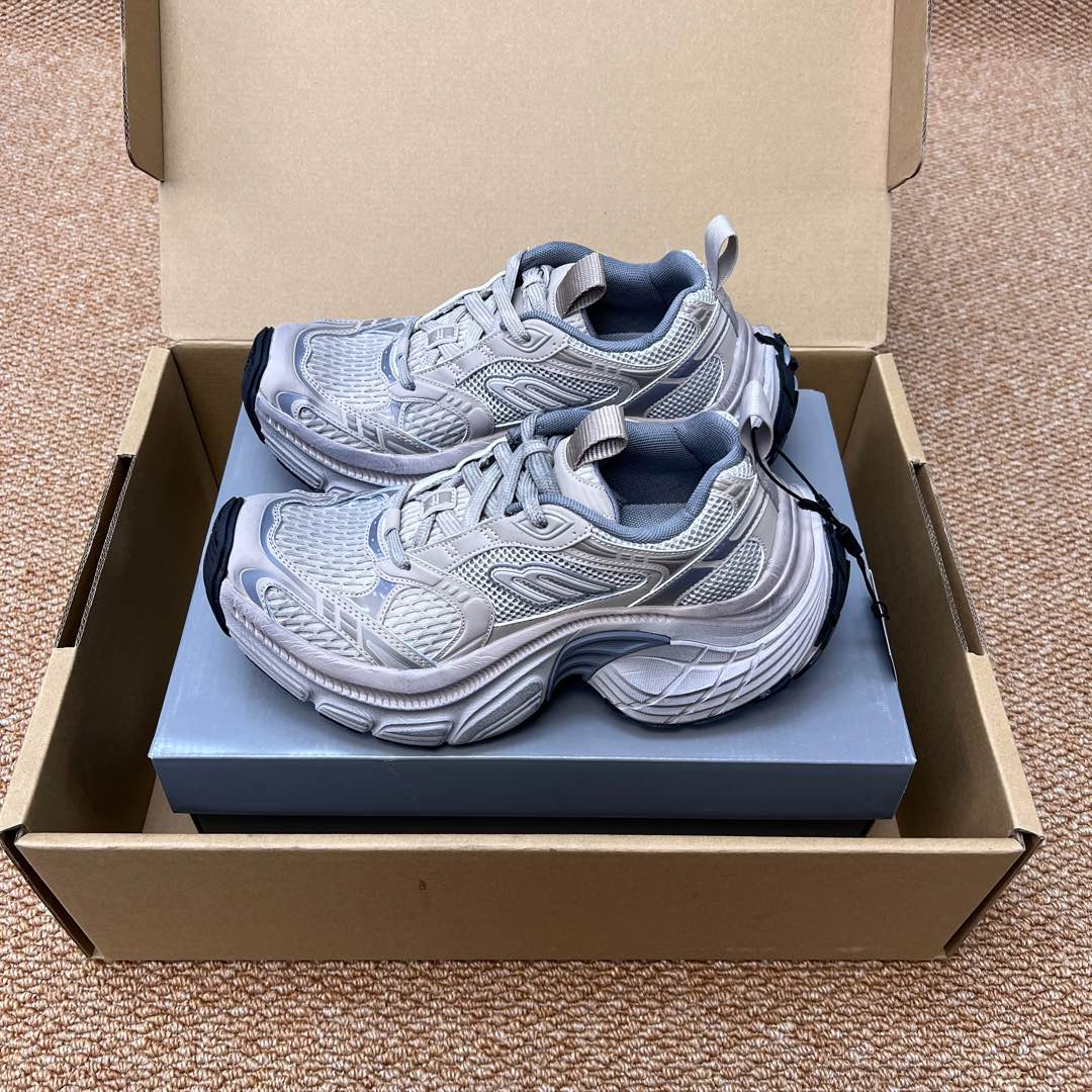 NO:236412,The top version of Balenciaga Balenciaga 6XL series couple dad shoes khaki. Original purchase and development, making products Balenciaga The overall shoe shape draws on the creative ideas of the two shoe shapes, Balenciaga Track and Balenciaga Runner, which is equivalent to removing the outer frame of the Track shoe body and inheriting Runner's streamlined shape and Track flat toe. Fabric: Original custom imported cowhide fabric   mesh inner lining: Original custom breathable mesh inner lining: Original opening ultra-light MD combination rubber sole thickness: 6CM packaging original tag aircraft box reinforcement packaging!  Size: 35-46 (positive size), casual shoes/sports shoes, balenciaga, balenciaga, sneakers, cowhide19860909顶级版本Balenciaga巴黎世家6XL系列 情侣款老爹鞋 卡其. 原版购入开发 做货 Balenciaga 整体鞋型汲取了Balenciaga Track和Balenciaga Runner两款鞋型的创作思路 相当于把 Track鞋身的外框拆了下来 同时继承了 Runner的流线造型和 Track扁平的鞋头 面料: 原版定制进口牛皮面料 网面 内里: 原版定制透气网里 大底: 原版开模超轻MD组合橡胶底底厚: 6CM 包装原吊牌飞机盒加固包装！ 码数:35-46(正码),休闲鞋/运动鞋,balenciaga,balenciaga,sneakers,cowhide,Women's Shoes