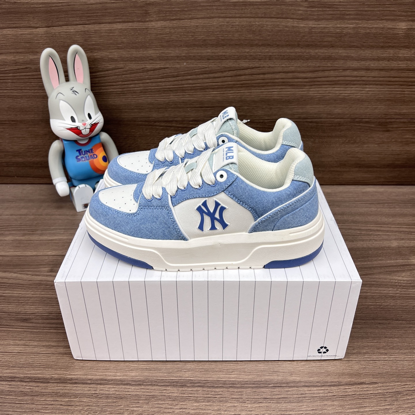 NO:386875,Top version MLB Chunky Liner Comfortable and casual Wear-resistant Low-top Shoes Men and Women Same Model Blue and White. Size 35-45 Code: 3ASXCVT4N-50BLS Full set of decoction cards Poison buckles Cotton socks Poison box., Casual shoes/sports shoes, sneakers19860909顶级版本MLB Chunky Liner 舒适休闲 耐磨 低帮 板鞋 男女同款 蓝白色. 码数35-45码 编码: 3ASXCVT4N-50BLS 全套得物包装毒卡 毒扣 棉袜 毒盒.,休闲鞋/运动鞋,sneakers,Women's Shoes