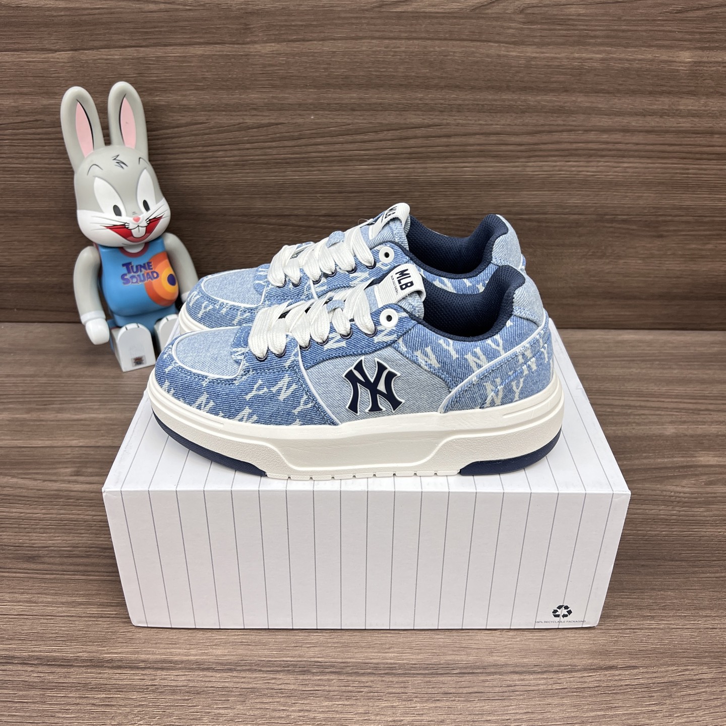 NO:386887,Top version MLB Chunky Liner Retro old-fashioned splicing denim senior shoes Comfortable and fashionable, non-slip, low-top shoes, men and women, blue. Size 35-45 code: 3ASXCDC4N-50BLS Full set of decoction packaging poison card poison buckle cotton socks poison box., casual shoes/sports shoes, sneakers19860909顶级版本MLB Chunky Liner 复古老花拼接 牛仔学长鞋 舒适时尚 防滑 低帮 板鞋 男女同款 蓝色. 码数35-45码 编码: 3ASXCDC4N-50BLS 全套得物包装毒卡 毒扣 棉袜 毒盒.,休闲鞋/运动鞋,sneakers,Women's Shoes