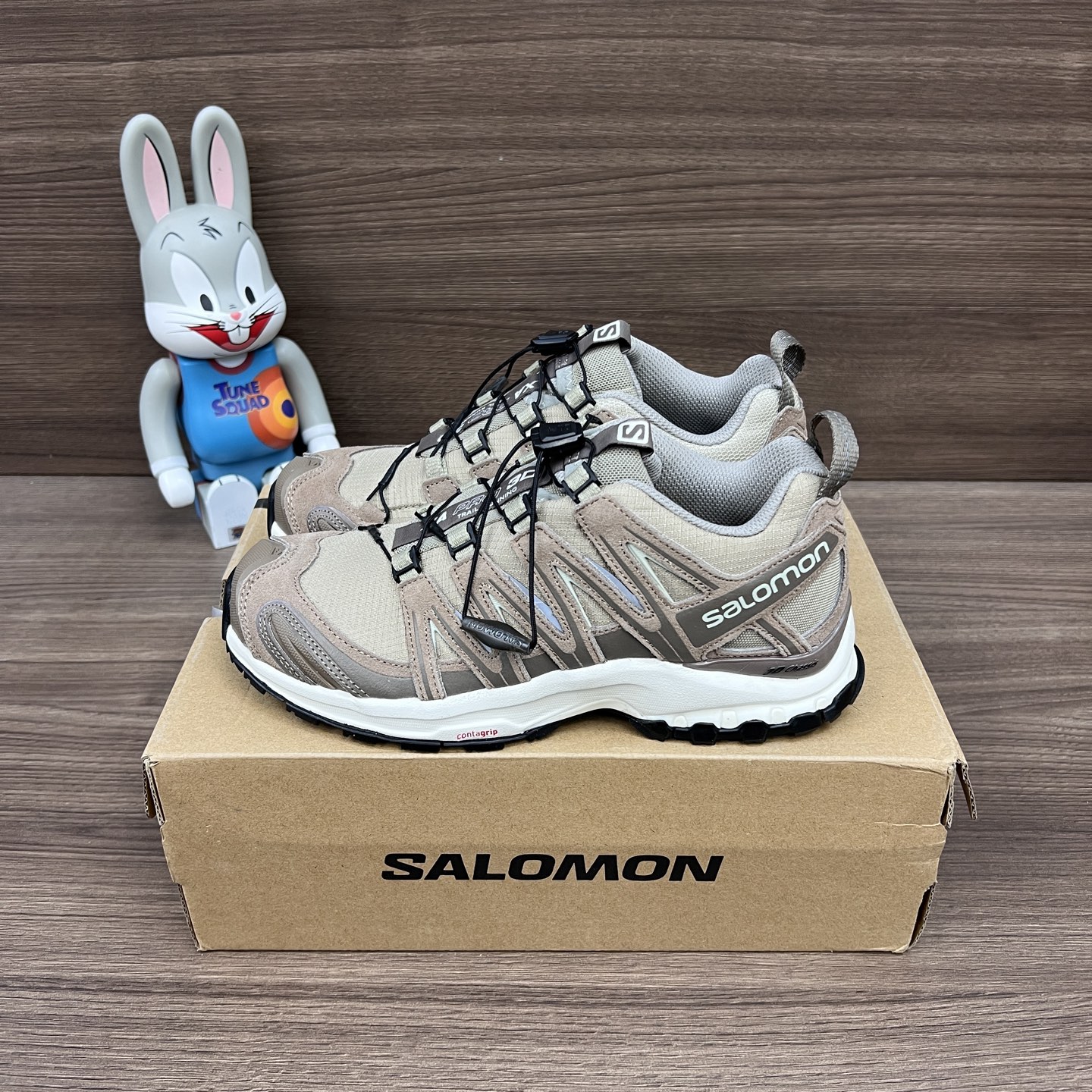 NO:241887,Top version SALOMON XA Pro 3D ADV Suded Comfortable, non-slip, wear-resistant, breathable, low-top, outdoor functional shoes, same style for men and women, feather gray. The new top version has been re-edited for several months. The whole shoe last is basically the same as the original shoe. The glue control of the outsole combination is excellent, all details are carefully processed, the foot feels comfortable and light, and the best matching item for work clothes outdoors. Item number: 474785 Size: 36-46 (positive size), dad shoes19860909顶级版本SALOMON萨洛蒙 XA Pro 3D ADV Suded 舒适 防滑耐磨透气 低帮 户外功能鞋 男女同款 羽毛灰 全新顶级版本经过几个月重新改版,整鞋楦型基本跟原鞋无差,大底组合胶水控制极佳,所有细节都精心处理,脚感舒适轻便,工装户外最佳搭配单品. 货号: 474785 码数:36-46码(正码),老爹鞋,Women's Shoes